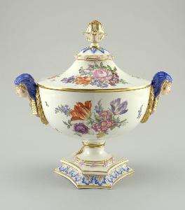 Royal-Polish And Electoral-Saxon Porcelain Manufactory - Tureen with Sphinx-Head Handles