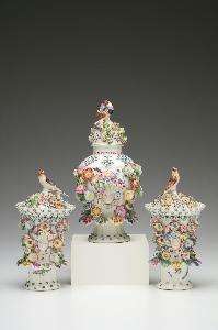 Derby Porcelain Manufactory, William Duesbury - Co., Derby (Derbyshire) - Garniture of Covered Potpourri Vases