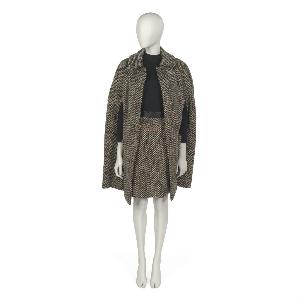 Vera Huppe Maxwell - Suit comprising tweed cape and skirt, belt and black knit blouse