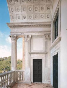 View of the front facing the valley: detail of the loggia