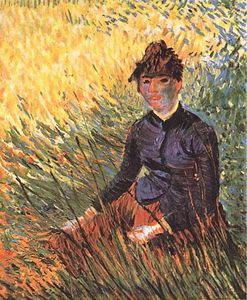 Femme assise dans l'herbe