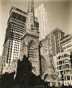 Rockefeller Center, Collegiate Church of St. Nicholas in Foreground
