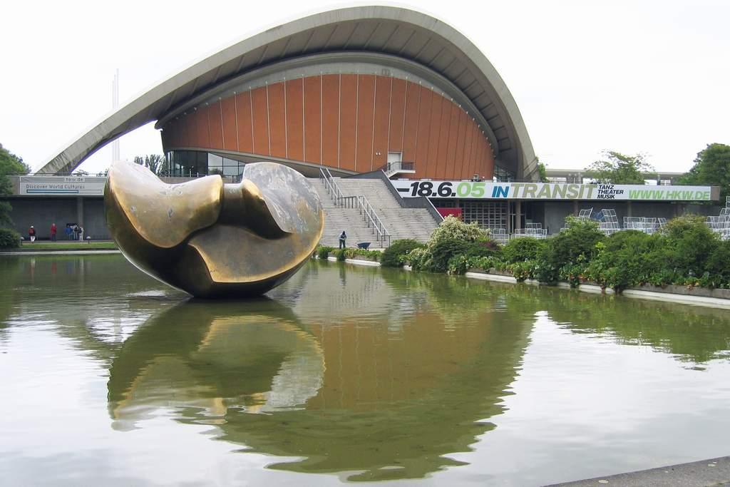 WikiOO.org - Encyclopedia of Fine Arts - Maalaus, taideteos Henry Moore - Large Divided Oval_Butterfly
