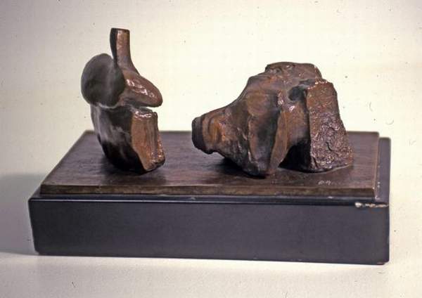 WikiOO.org - Εγκυκλοπαίδεια Καλών Τεχνών - Ζωγραφική, έργα τέχνης Henry Moore - Maquette for Reclining Figure (Two Peice) Version 11