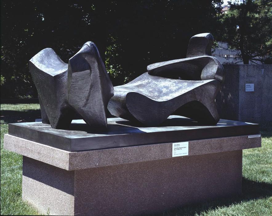 Wikioo.org - สารานุกรมวิจิตรศิลป์ - จิตรกรรม Henry Moore - Three-Piece Reclining Figure No. 2, Bridge Prop