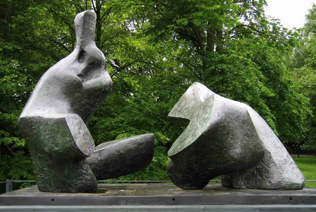 Wikioo.org - สารานุกรมวิจิตรศิลป์ - จิตรกรรม Henry Moore - Two Piece Reclining Figure No. 5