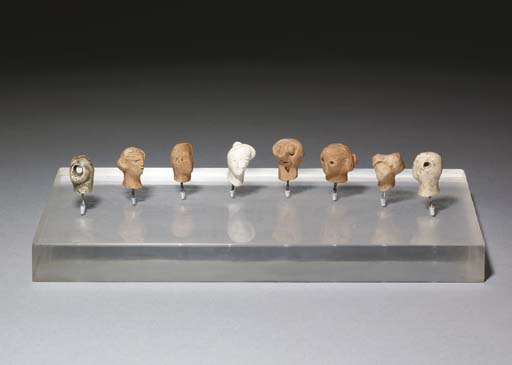 Wikioo.org - Bách khoa toàn thư về mỹ thuật - Vẽ tranh, Tác phẩm nghệ thuật Henry Moore - Eight plaster heads