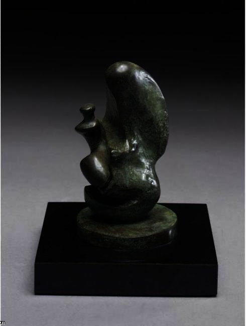 Wikioo.org - The Encyclopedia of Fine Arts - Painting, Artwork by Henry Moore - Maquette For Mother And Child; Hood