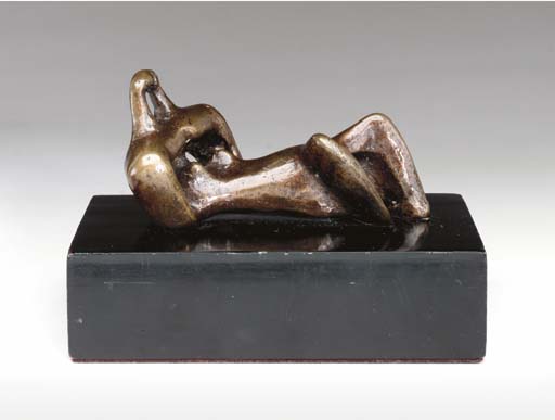 Wikoo.org - موسوعة الفنون الجميلة - اللوحة، العمل الفني Henry Moore - Reclining Figure 9