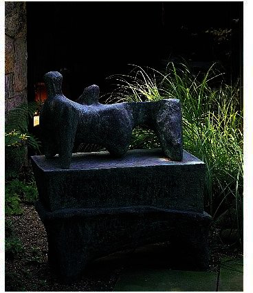 Wikioo.org – La Enciclopedia de las Bellas Artes - Pintura, Obras de arte de Henry Moore - Figura reclinada Con Pedestal