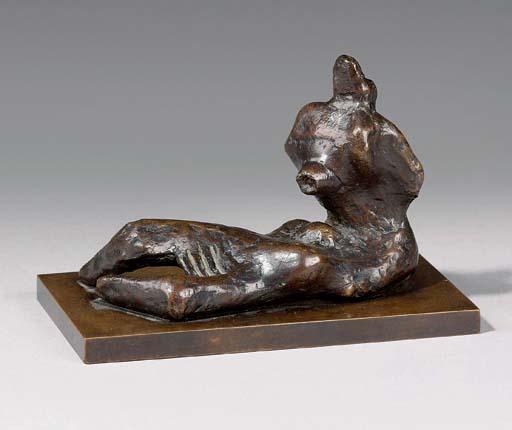 Wikoo.org - موسوعة الفنون الجميلة - اللوحة، العمل الفني Henry Moore - Reclining Figure; Flint
