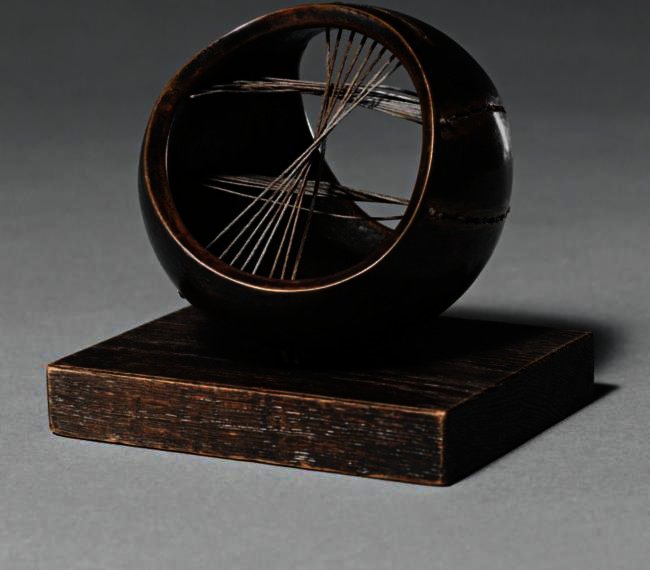 WikiOO.org - Енциклопедия за изящни изкуства - Живопис, Произведения на изкуството Henry Moore - Stringed Ball
