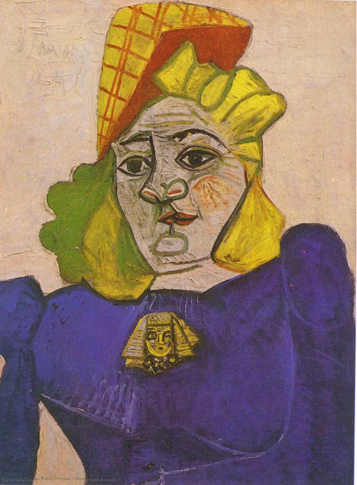 Wikioo.org - The Encyclopedia of Fine Arts - Painting, Artwork by Pablo Picasso - Woman with brooch