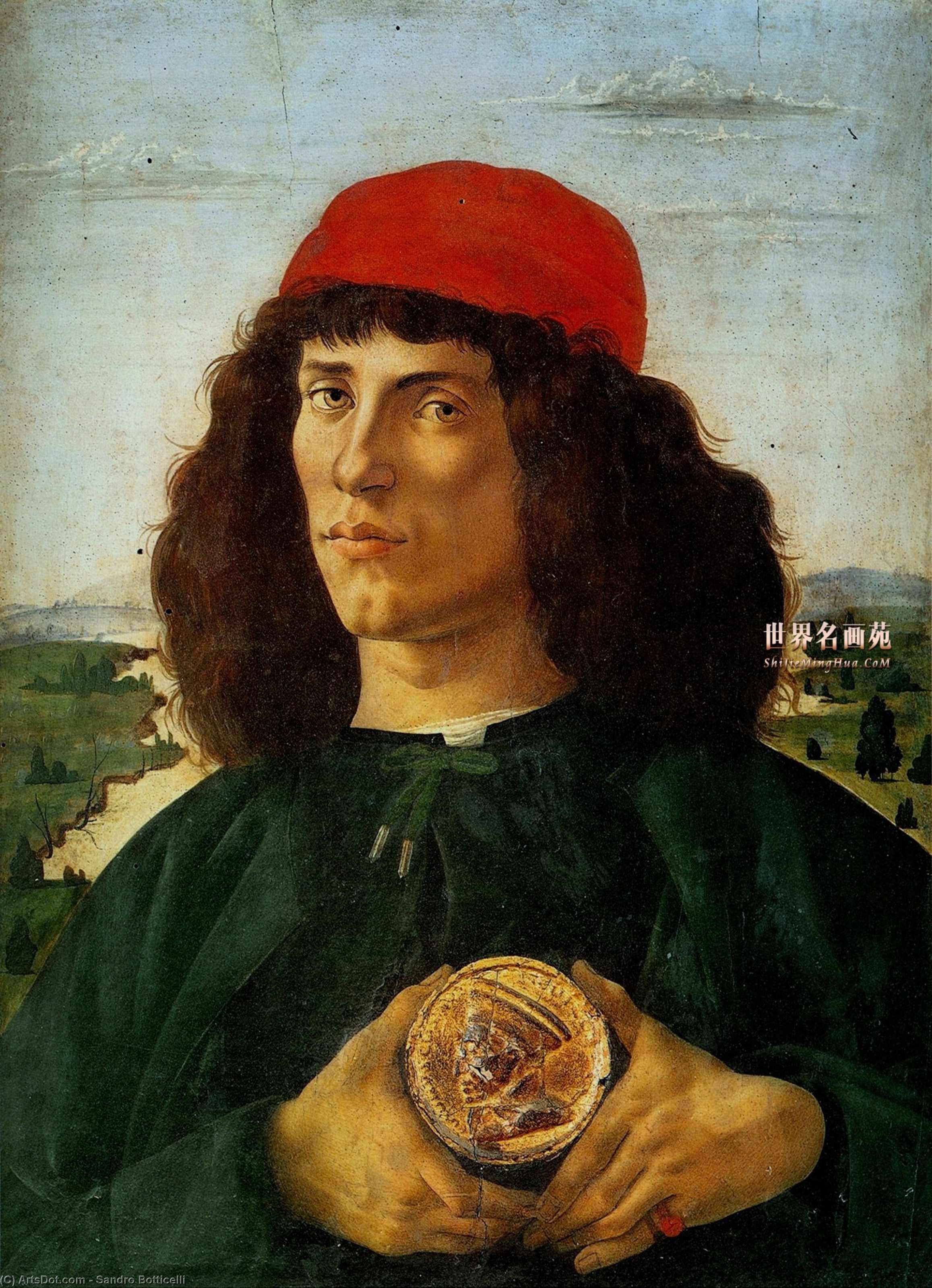 Wikioo.org - The Encyclopedia of Fine Arts - Painting, Artwork by Sandro Botticelli - Portrait of a Man with the Medal of Cosimo
