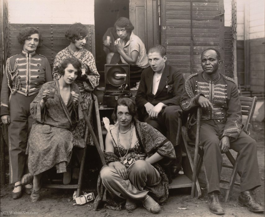 Wikioo.org - The Encyclopedia of Fine Arts - Painting, Artwork by August Sander - Circus people