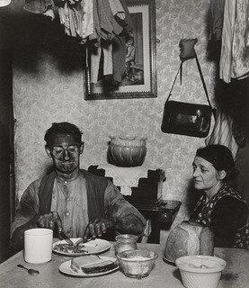 WikiOO.org - Encyclopedia of Fine Arts - Lukisan, Artwork Bill Brandt - Northumbrian Miner at His Evening Meal