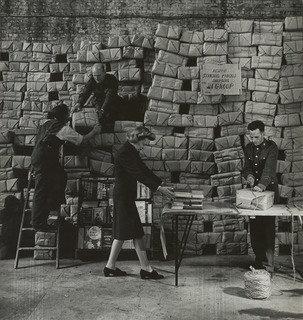 Wikioo.org - The Encyclopedia of Fine Arts - Painting, Artwork by Bill Brandt - Packaging Post for the War