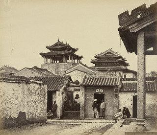 WikiOO.org - אנציקלופדיה לאמנויות יפות - ציור, יצירות אמנות Felice Beato - Five Genii Temple from the Name Hui Tuk Kung, Canton