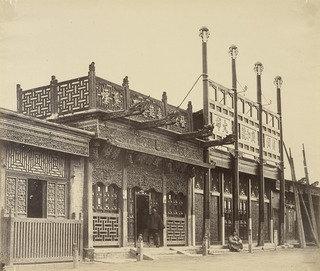 WikiOO.org - Encyclopedia of Fine Arts - Maalaus, taideteos Felice Beato - Street and Shops in the Tartar City of Pekin, October 1860