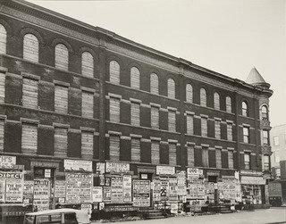 Wikioo.org - The Encyclopedia of Fine Arts - Painting, Artwork by Berenice Abbott - Fourth Avenue, no. 154, Brooklyn