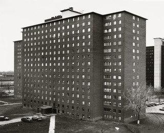 Wikioo.org - The Encyclopedia of Fine Arts - Painting, Artwork by Thomas Struth - South Lake Apartments 4, Chicago
