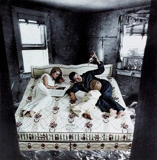 WikiOO.org - 백과 사전 - 회화, 삽화 Martha Rosler - Beauty Rest from the series House Beautiful Bringing the War Home