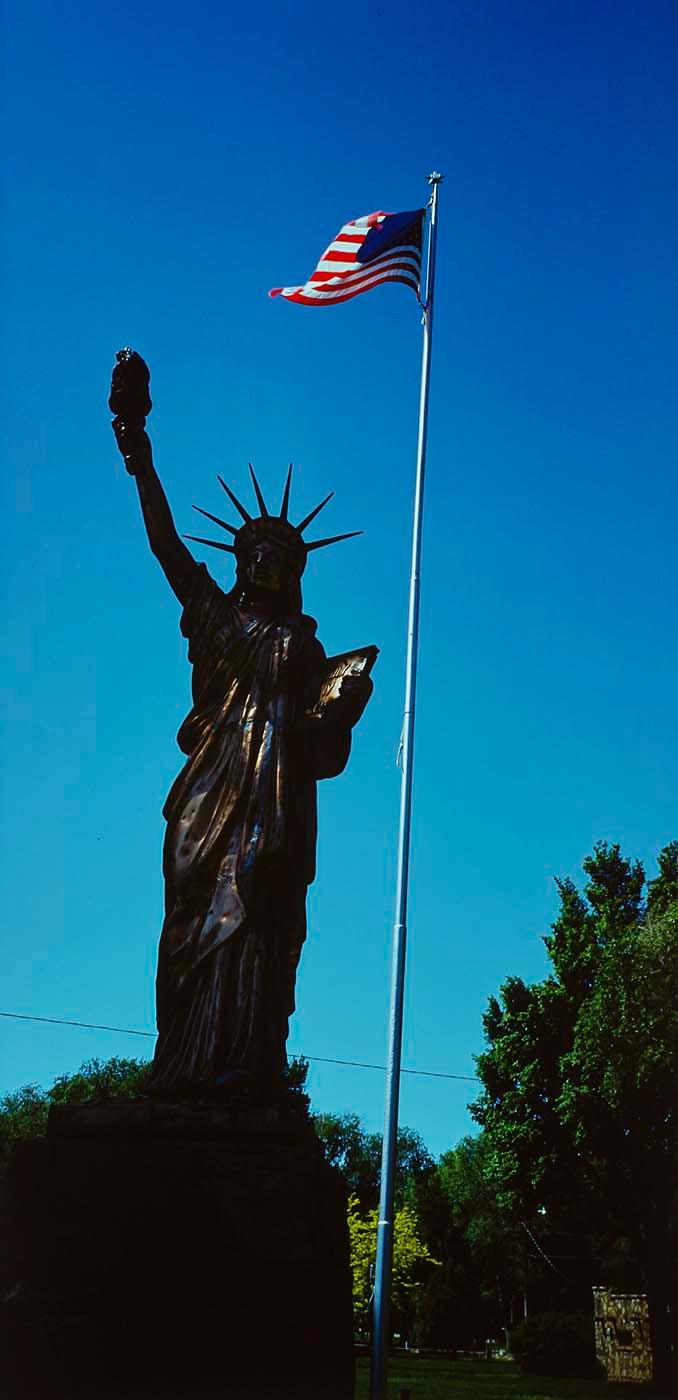 WikiOO.org - Encyclopedia of Fine Arts - Målning, konstverk Arthur Taussig - Statue of Liberty, La Junta, Colorado, from the portfolio Statues of Liberty