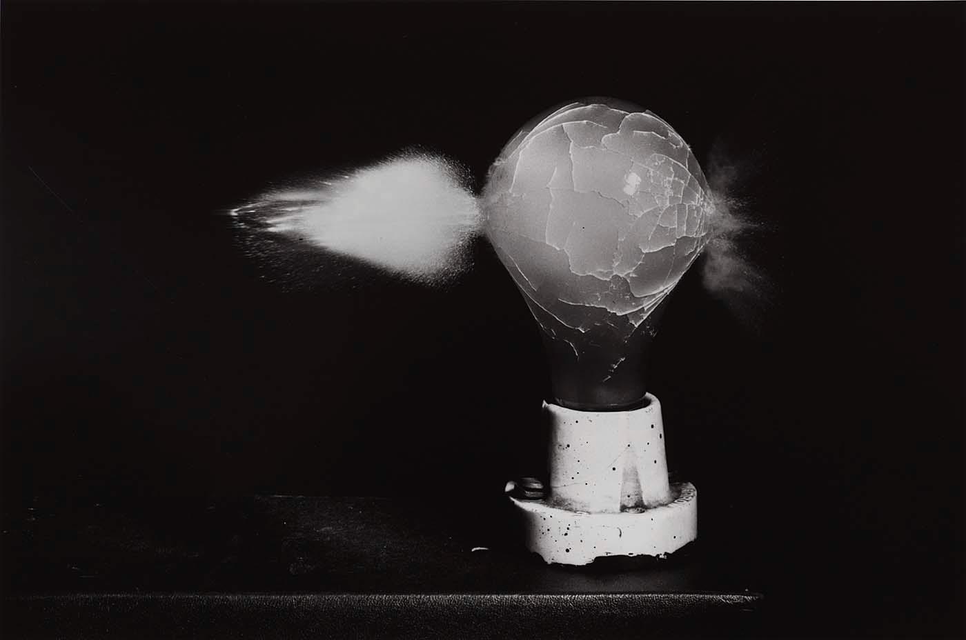Wikioo.org - The Encyclopedia of Fine Arts - Painting, Artwork by Harold E Edgerton - Death of a Lightbulb (fourth photo in sequence of four)