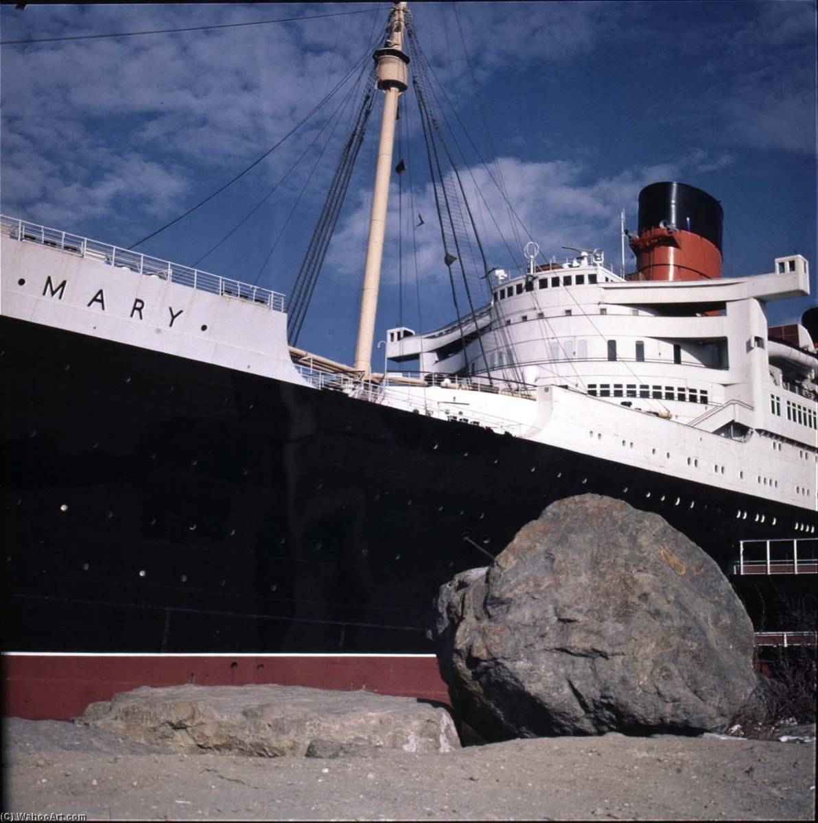 Wikioo.org - The Encyclopedia of Fine Arts - Painting, Artwork by Kenneth Mcgowan - Queen Mary (from series, Longbeach)