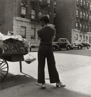 Wikioo.org - The Encyclopedia of Fine Arts - Painting, Artwork by Aaron Siskind - Street Scene I