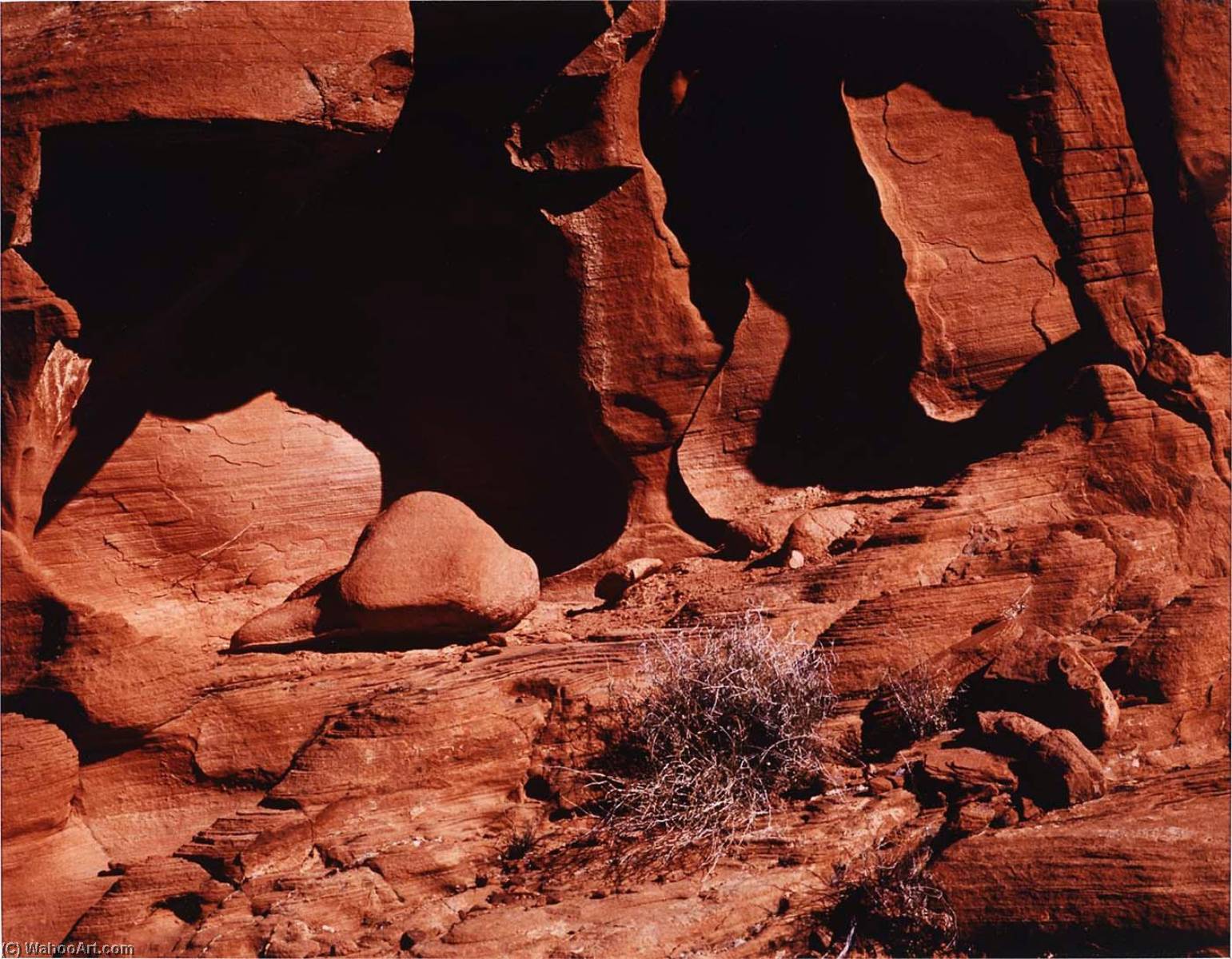 Wikioo.org – La Enciclopedia de las Bellas Artes - Pintura, Obras de arte de David T Culverwell - rojo sombreado muro de piedra ( Valle de Fuego , Nevada )