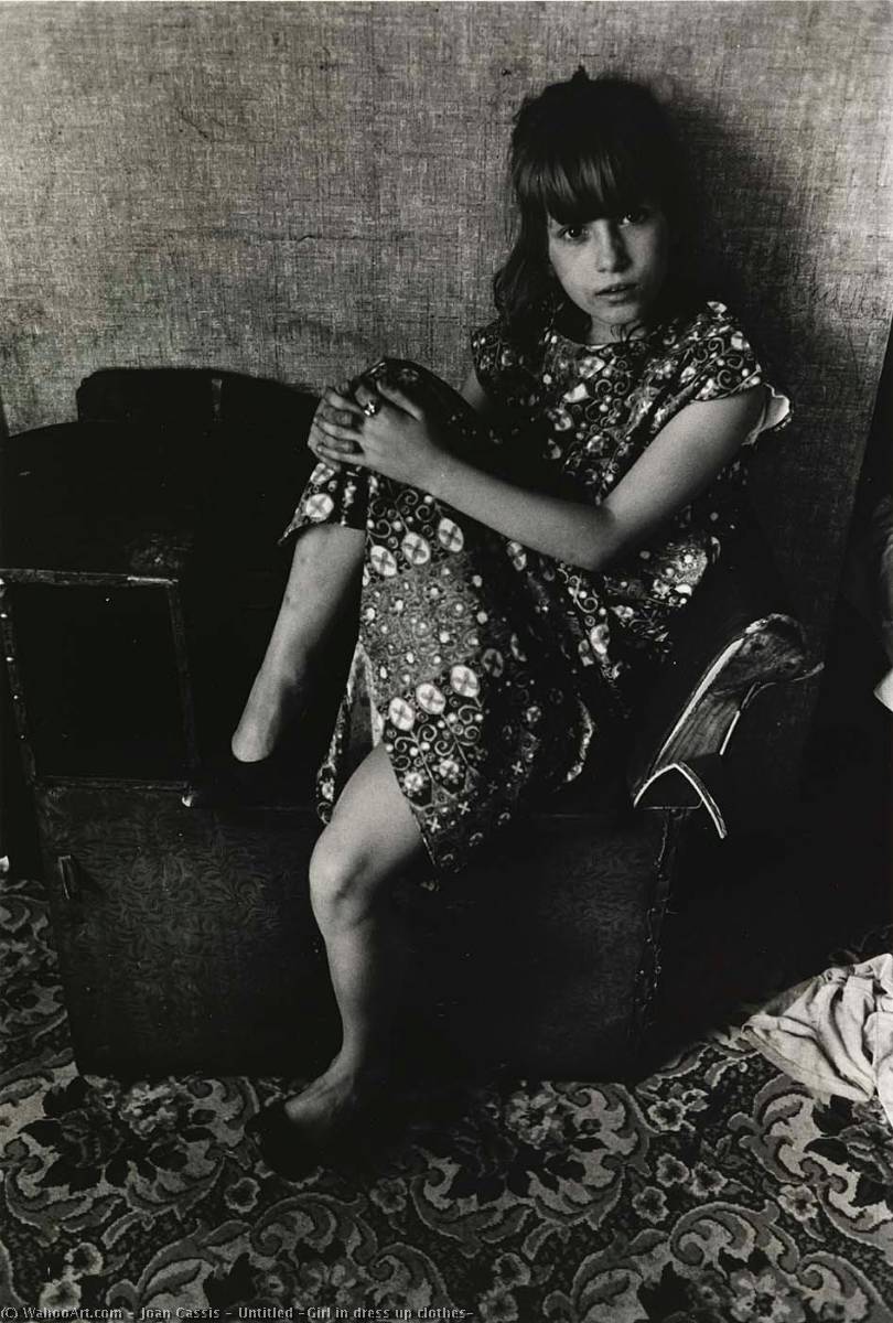 WikiOO.org - Encyclopedia of Fine Arts - Målning, konstverk Joan Cassis - Untitled (Girl in dress up clothes)