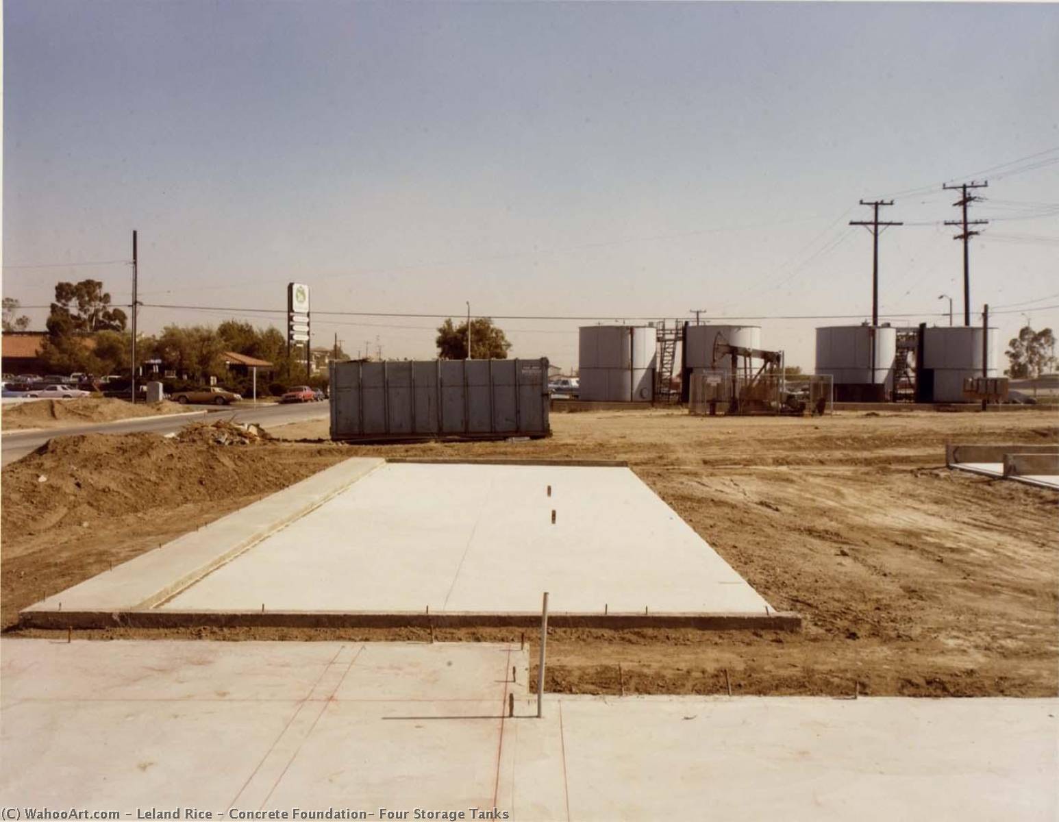 Wikioo.org – La Enciclopedia de las Bellas Artes - Pintura, Obras de arte de Leland Rice - hormigón suelo  cuatro  acumulador  tanques