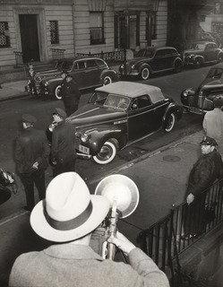 WikiOO.org - אנציקלופדיה לאמנויות יפות - ציור, יצירות אמנות Weegee (Arthur Fellig) - Harry Maxwell Shot in Car