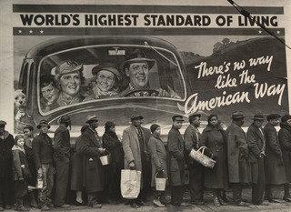 Wikioo.org - The Encyclopedia of Fine Arts - Painting, Artwork by Margaret Bourke White - At the Time of the Louisville Flood