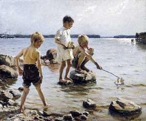 jungen spielen bei dem strand