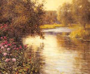 曲がりくねった川沿いの春の花