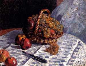 pommes et raisins dans un panier