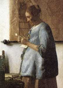 femme en bleu lisant  une  lettre  détail