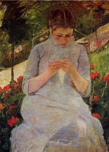 年轻女子缝纫 在  一个  花园