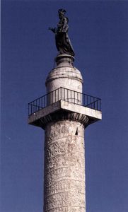 Statue de Saint-Pierre sur la colonne de Trajan