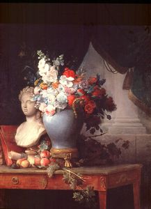 vaso di fiori con una busto di flora