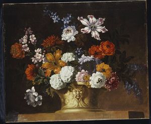 チューリップ , 雪 およびその他の 花で A 彫刻