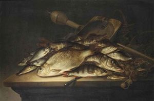 Un Pike, una carpa, una perca, y varios otros peces, redes y otros Equipo de pesca en una tabla