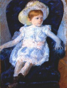 Elsie in una sedia blu