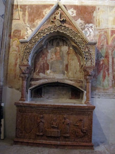 Salerni chapel, the tomb of Giovanni Salerni and frescoes by Stefano zevio