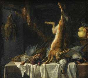 Ein stillleben mit ein toten hasen , ein ente , ein fasan und geflügel auf einer tisch drapiert mit ein weiß tuch , zusammen mit ein korb mit obst