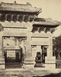 Его частью вход на храм ламы , рядом с пекином