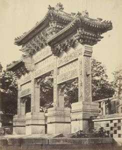 Arco en el lama Templo cerca de pekin