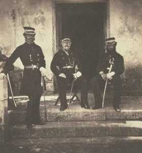генерал майор Lockyer и два его Сотрудники